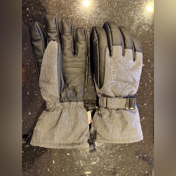 Men's Black and Gray Winter Gloves - Picture 2 of 3